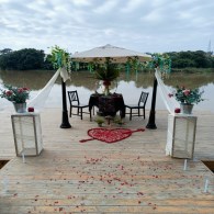 Lakeside decor over deck